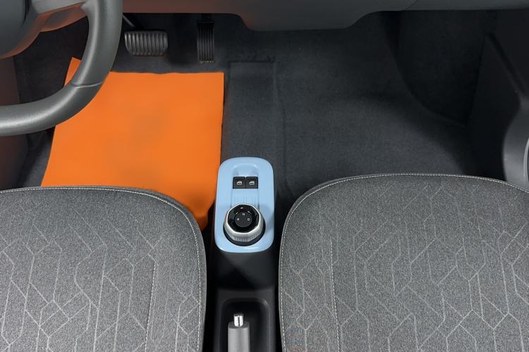 Used Geely Galaxy Panda 2024 Panda Mini 200km Endurance Bear Gear Lever