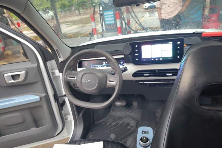 Used Geely Galaxy Panda 2024 Panda Mini 200km Endurance Bear Headliner