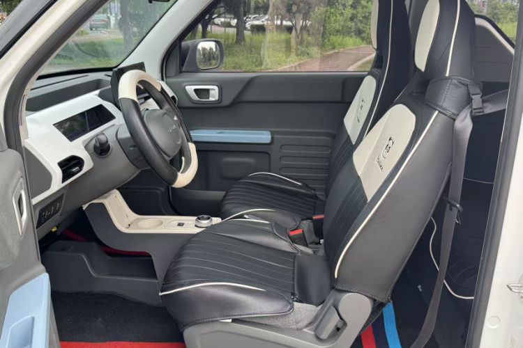 Used Geely Galaxy Panda 2024 Panda Mini 200km Endurance Bear Interior 1