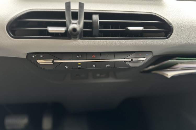 Used Geely Galaxy Panda 2024 Panda Mini 200km Endurance Bear Interior 10