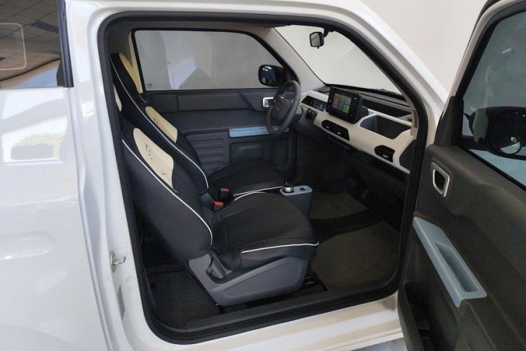 Used Geely Galaxy Panda 2024 Panda Mini 200km Endurance Bear Interior 11