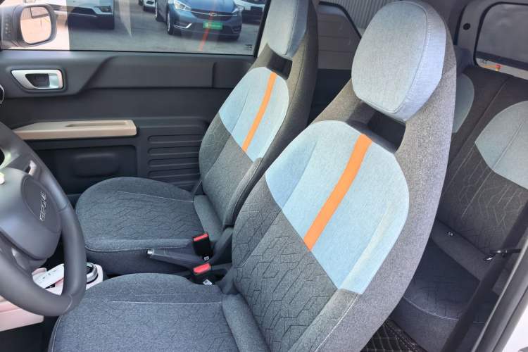 Used Geely Galaxy Panda 2024 Panda Mini 200km Endurance Bear Interior 2