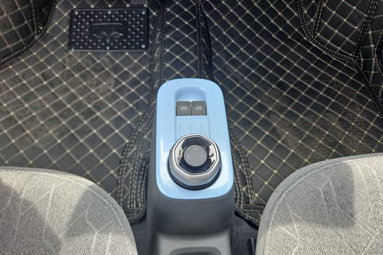Used Geely Galaxy Panda 2024 Panda Mini 200km Endurance Bear Interior 2