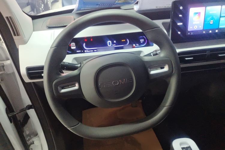 Used Geely Galaxy Panda 2024 Panda Mini 200km Endurance Bear Interior 2