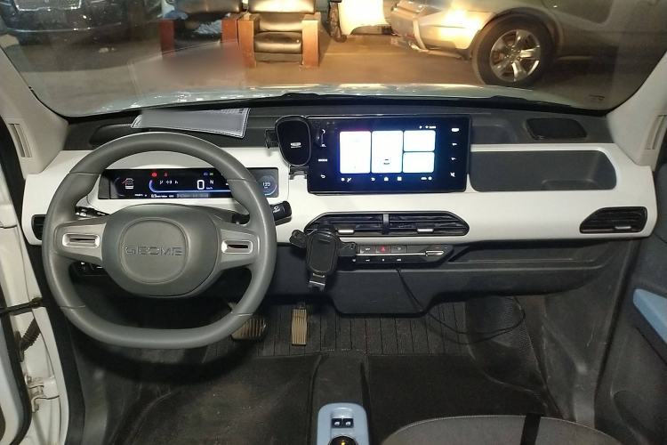 Used Geely Galaxy Panda 2024 Panda Mini 200km Endurance Bear Interior 2