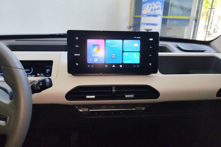Used Geely Galaxy Panda 2024 Panda Mini 200km Endurance Bear Interior 3