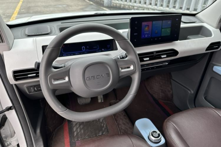 Used Geely Galaxy Panda 2024 Panda Mini 200km Endurance Bear Interior 4