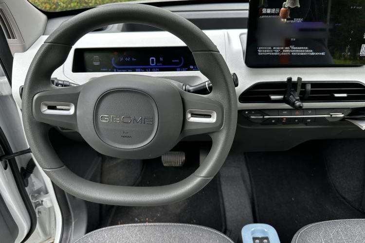 Used Geely Galaxy Panda 2024 Panda Mini 200km Endurance Bear Interior 5