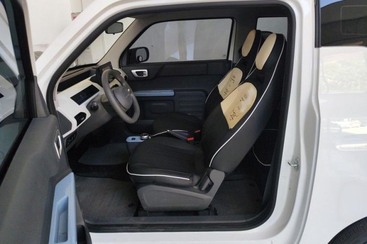 Used Geely Galaxy Panda 2024 Panda Mini 200km Endurance Bear Interior 6