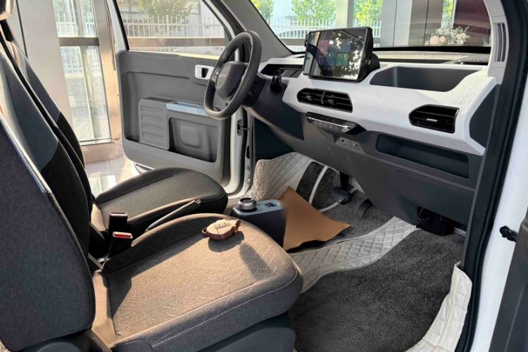 Used Geely Galaxy Panda 2024 Panda Mini 200km Longteng PRO Edition Interior 9