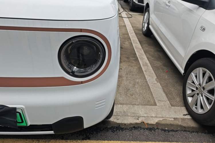 Used Geely Galaxy Panda 2024 Panda Mini 200km Endurance Bear Left Front Headlight