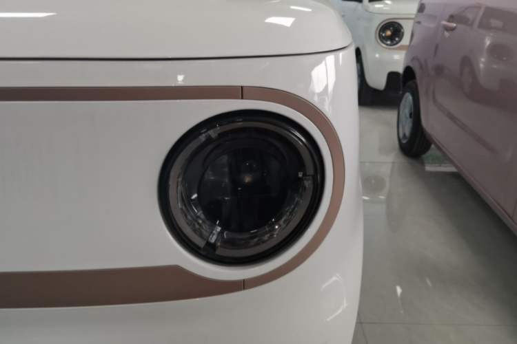 Used Geely Galaxy Panda 2024 Panda Mini 200km Endurance Bear Left Front Headlight