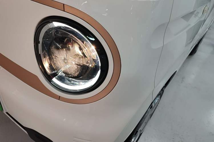 Used Geely Galaxy Panda 2024 Panda Mini 200km Endurance Bear Left Front Headlight