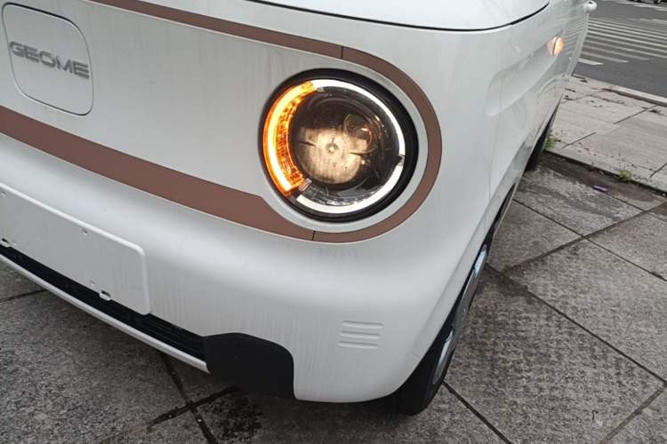 Used Geely Galaxy Panda 2024 Panda Mini 200km Endurance Bear Left Front Headlight