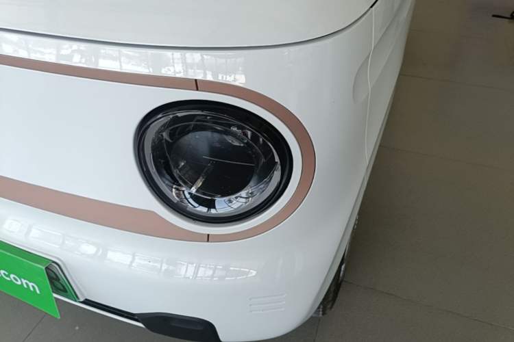 Used Geely Galaxy Panda 2024 Panda Mini 200km Endurance Bear Left Front Headlight