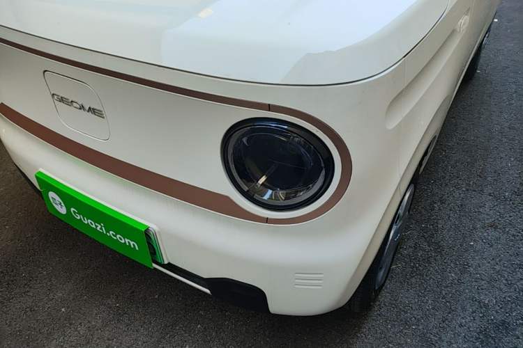 Used Geely Galaxy Panda 2024 Panda Mini 200km Endurance Bear Left Front Headlight