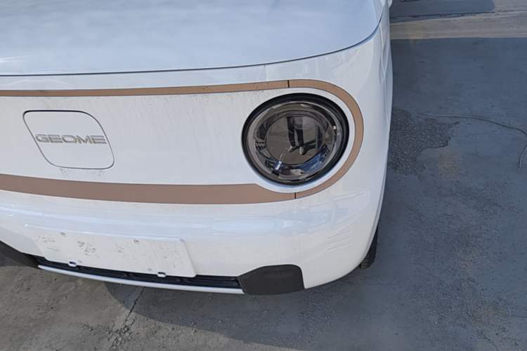 Used Geely Galaxy Panda 2024 Panda Mini 200km Endurance Bear Left Front Headlight