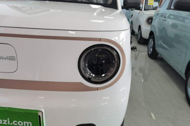 Used Geely Galaxy Panda 2024 Panda Mini 200km Endurance Bear Left Front Headlight