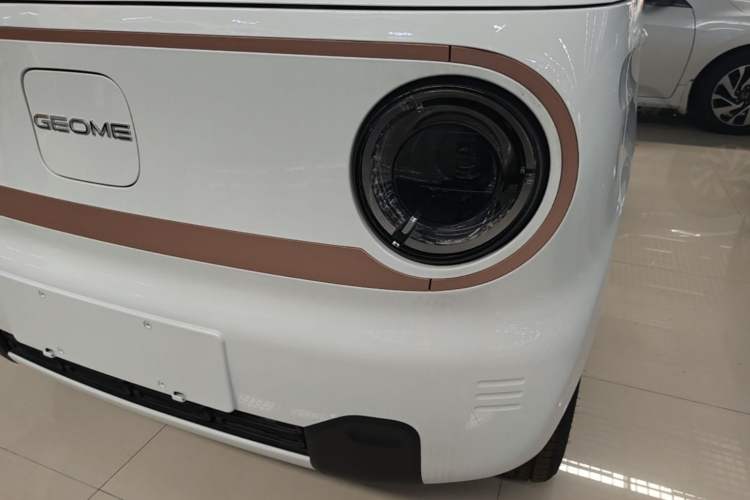 Used Geely Galaxy Panda 2024 Panda Mini 200km Endurance Bear Left Front Headlight