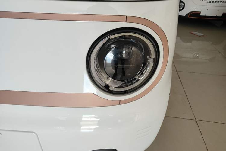 Used Geely Galaxy Panda 2024 Panda Mini 200km Endurance Bear Left Front Headlight