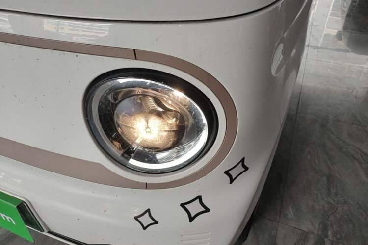 Used Geely Galaxy Panda 2024 Panda Mini 200km Endurance Bear Left Front Headlight
