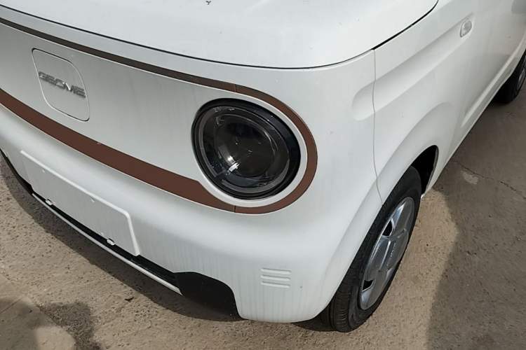 Used Geely Galaxy Panda 2024 Panda Mini 200km Endurance Bear Left Front Headlight