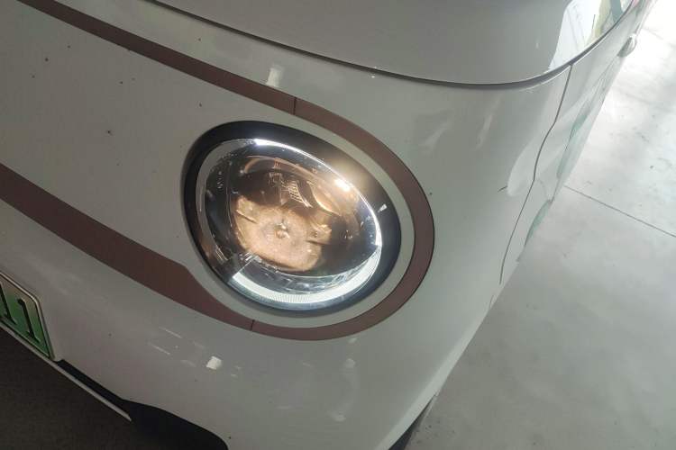 Used Geely Galaxy Panda 2024 Panda Mini 200km Endurance Bear Left Front Headlight