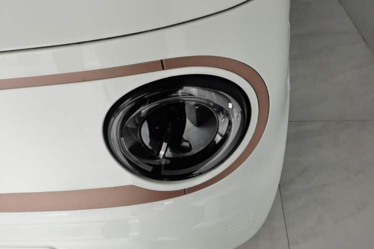 Used Geely Galaxy Panda 2024 Panda Mini 200km Endurance Bear Left Front Headlight