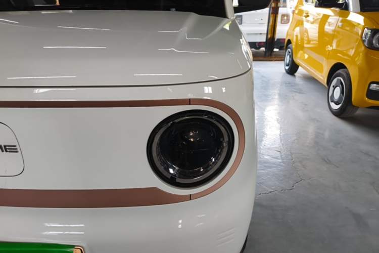 Used Geely Galaxy Panda 2024 Panda Mini 200km Endurance Bear Left Front Headlight