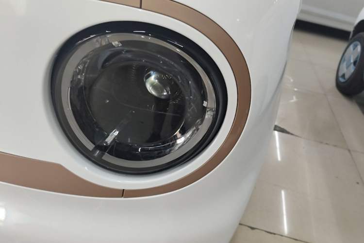 Used Geely Galaxy Panda 2024 Panda Mini 200km Endurance Bear Left Front Headlight