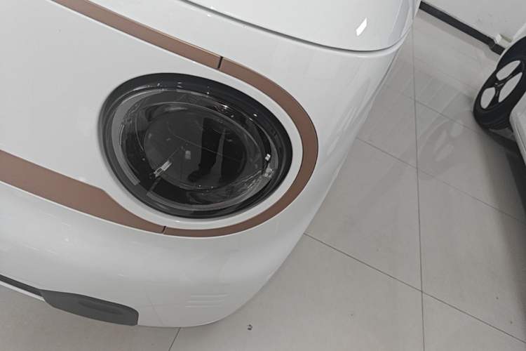Used Geely Galaxy Panda 2024 Panda Mini 200km Endurance Bear Left Front Headlight