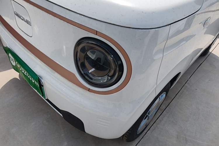 Used Geely Galaxy Panda 2024 Panda Mini 200km Endurance Bear Left Front Headlight