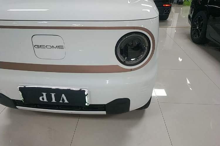 Used Geely Galaxy Panda 2024 Panda Mini 200km Endurance Bear Left Front Headlight