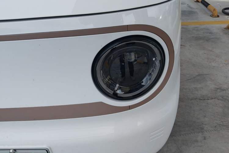 Used Geely Galaxy Panda 2024 Panda Mini 200km Endurance Bear Left Front Headlight