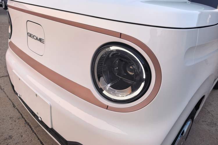 Used Geely Galaxy Panda 2024 Panda Mini 200km Endurance Bear Left Front Headlight