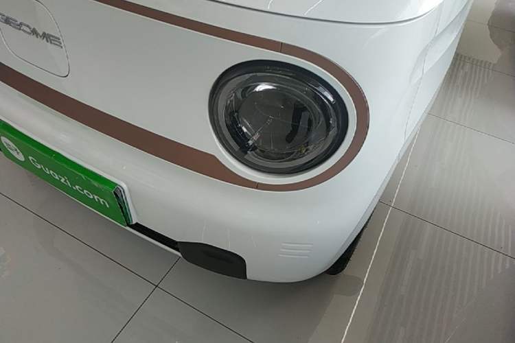 Used Geely Galaxy Panda 2024 Panda Mini 200km Endurance Bear Left Front Headlight
