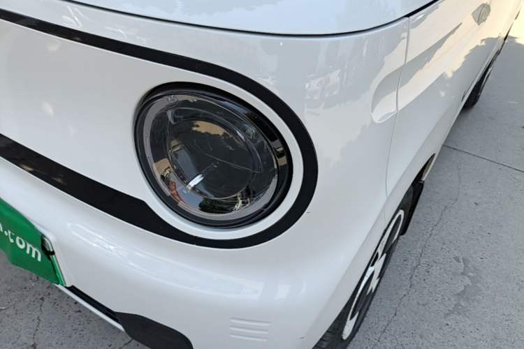 Used Geely Galaxy Panda 2024 Panda Mini 200km Endurance Bear Left Front Headlight