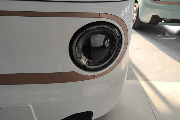 Used Geely Galaxy Panda 2024 Panda Mini 200km Endurance Bear Left Front Headlight