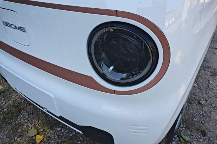 Used Geely Galaxy Panda 2024 Panda Mini 200km Endurance Bear Left Front Headlight