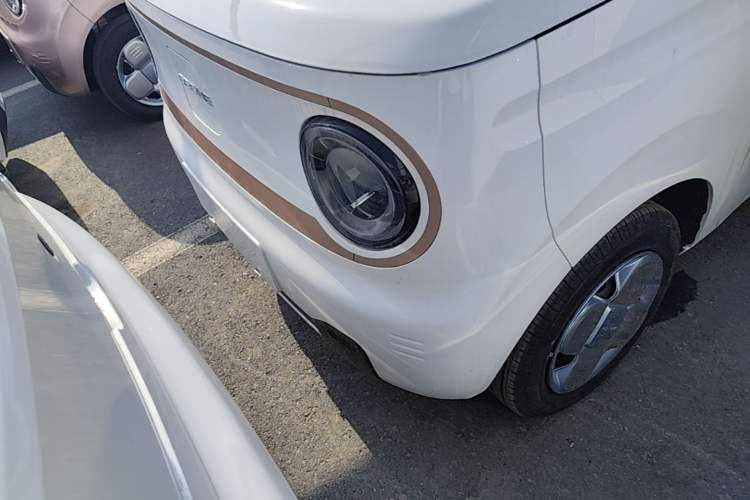 Used Geely Galaxy Panda 2024 Panda Mini 200km Endurance Bear Left Front Headlight