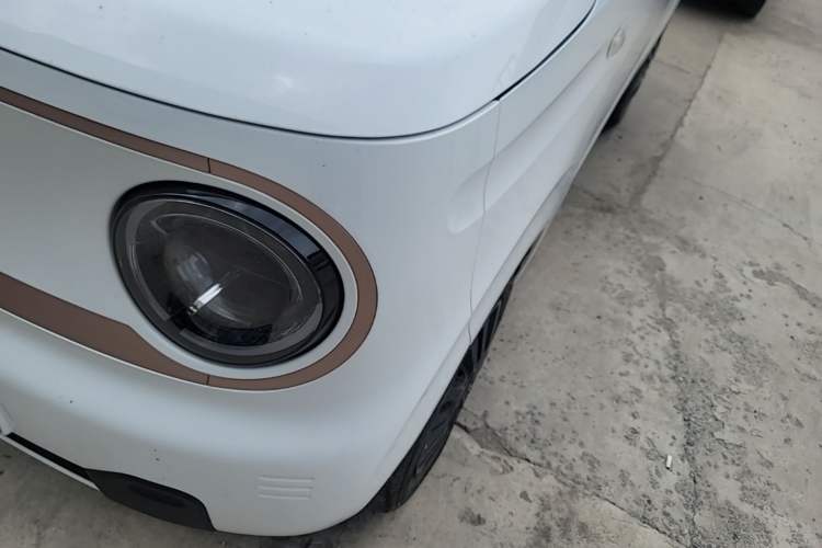 Used Geely Galaxy Panda 2024 Panda Mini 200km Endurance Bear Left Front Headlight