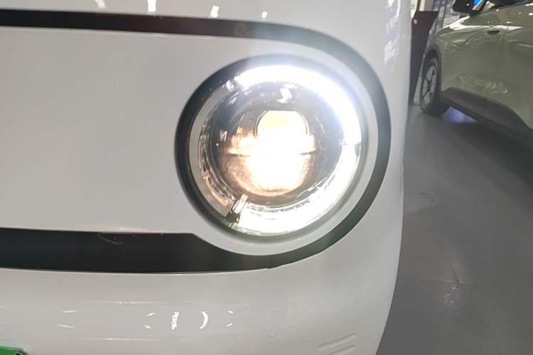 Used Geely Galaxy Panda 2024 Panda Mini 200km Endurance Bear Left Front Headlight