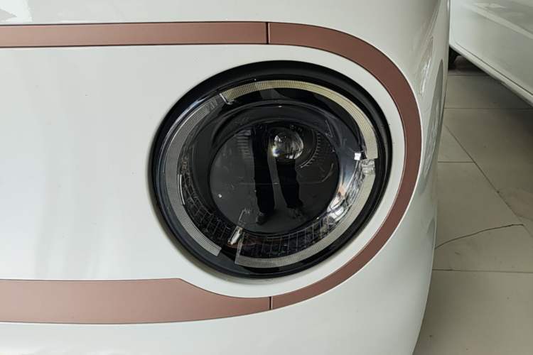 Used Geely Galaxy Panda 2024 Panda Mini 200km Endurance Bear Left Front Headlight