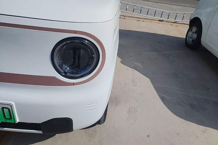 Used Geely Galaxy Panda 2024 Panda Mini 200km Endurance Bear Left Front Headlight