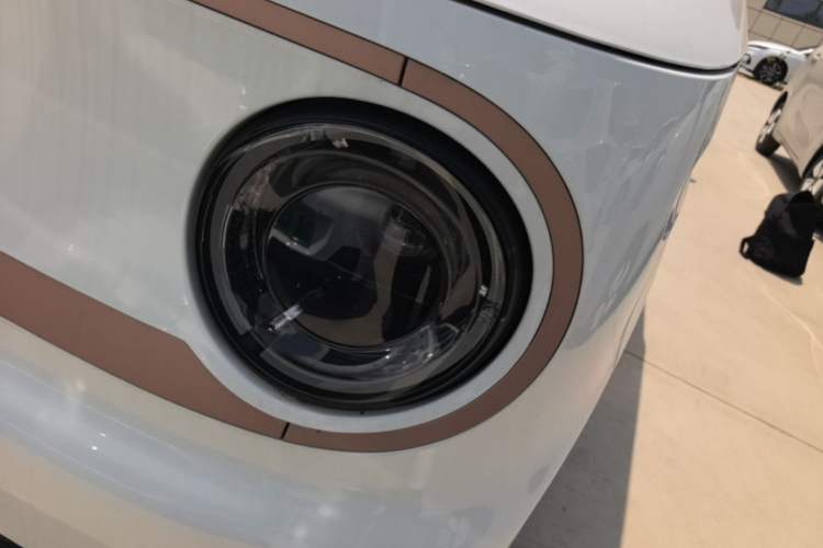 Used Geely Galaxy Panda 2024 Panda Mini 200km Endurance Bear Left Front Headlight