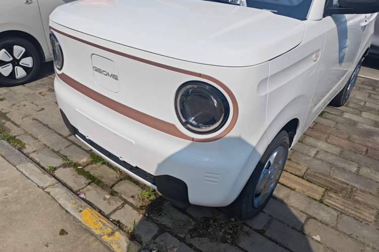 Used Geely Galaxy Panda 2024 Panda Mini 200km Endurance Bear Left Front Headlight