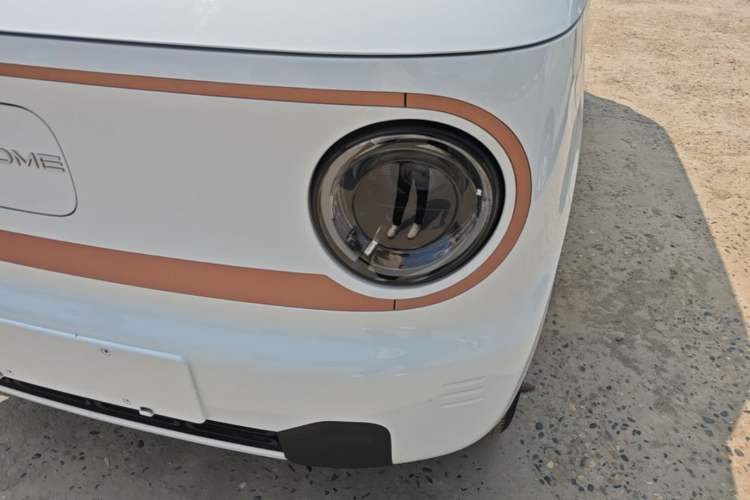 Used Geely Galaxy Panda 2024 Panda Mini 200km Endurance Bear Left Front Headlight