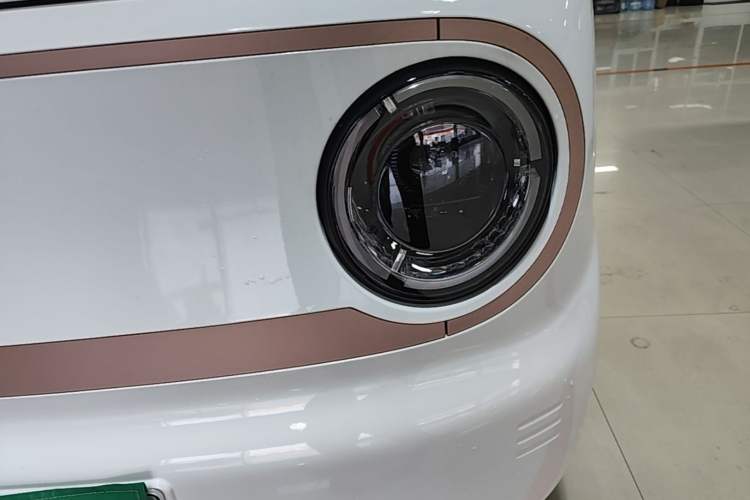 Used Geely Galaxy Panda 2024 Panda Mini 200km Endurance Bear Left Front Headlight