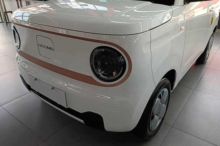 Used Geely Galaxy Panda 2024 Panda Mini 200km Endurance Bear Left Front Headlight