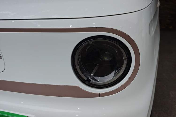 Used Geely Galaxy Panda 2024 Panda Mini 200km Endurance Bear Left Front Headlight
